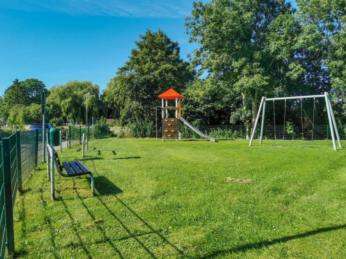 Ferienglück an der Nordsee: Erdgeschoss-Ferienwohnung mit Kamin und Garten Altfunnixsiel Exterior photo