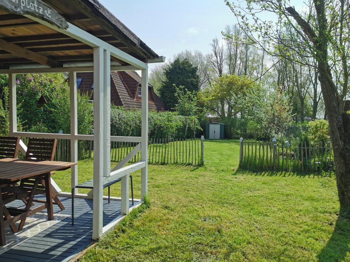 Ferienglück an der Nordsee: Erdgeschoss-Ferienwohnung mit Kamin und Garten Altfunnixsiel Exterior photo