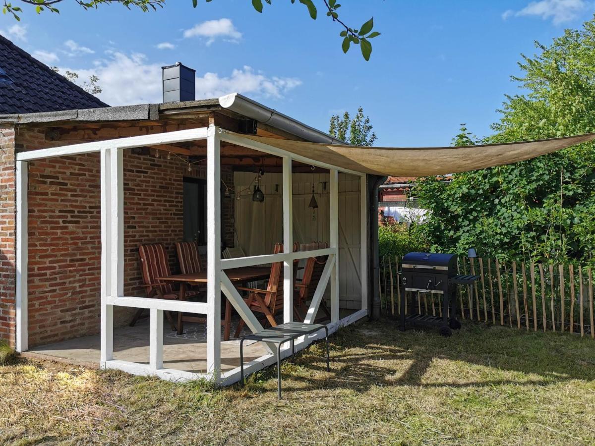 Ferienglück an der Nordsee: Erdgeschoss-Ferienwohnung mit Kamin und Garten Altfunnixsiel Exterior photo