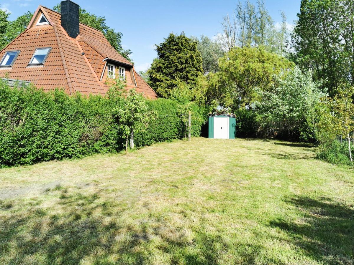 Ferienglück an der Nordsee: Erdgeschoss-Ferienwohnung mit Kamin und Garten Altfunnixsiel Exterior photo